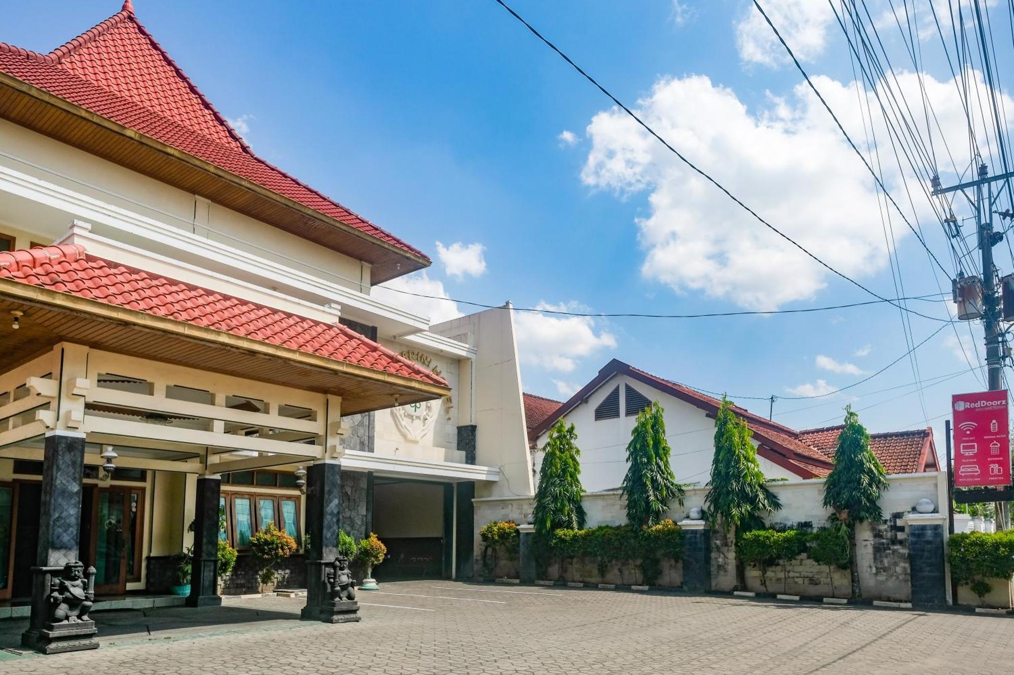 Hotel Reddoorz Near Xt Square